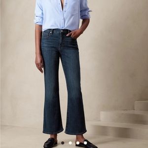 Banana Republic, cropped, high waisted jeans. New with tags. Never worn size 6